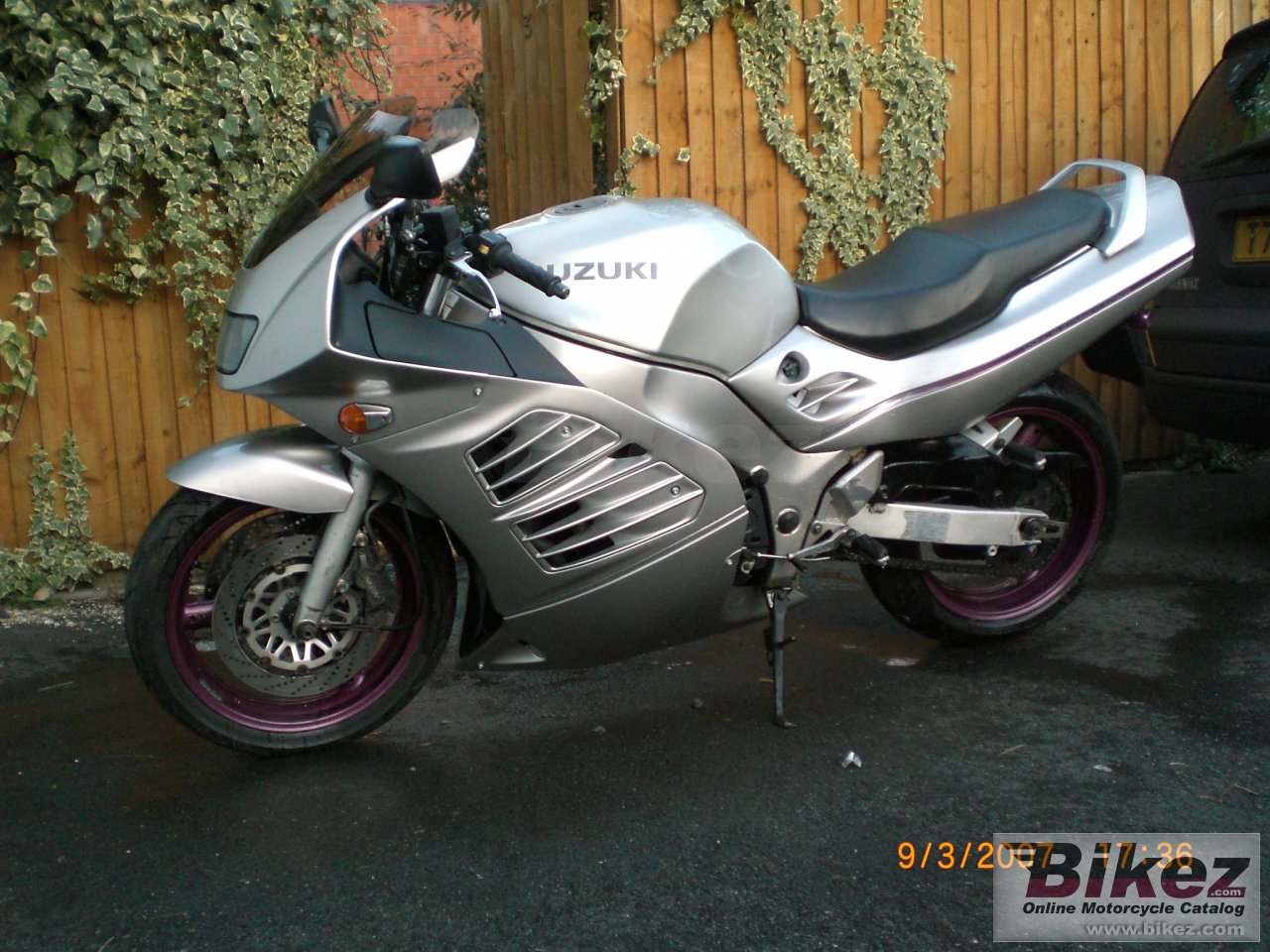 Big  rf 900 rs picture and wallpaper from Bikez.com